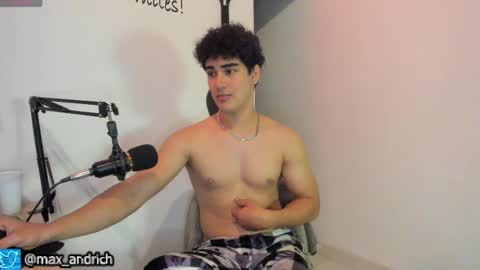 Snapshot of max__andrich chatting on 04/07/26, 04:57 Max... online show from 04/07/26, 04:57