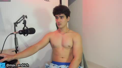 Snapshot of max__andrich chatting on 04/15/26, 03:02 Max... online show from 04/15/26, 03:02