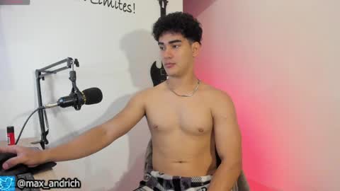 Snapshot of max__andrich chatting on 05/03/26, 01:55 Max... online show from 05/03/26, 01:55