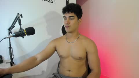 Snapshot of max__andrich chatting on 07/01/26, 01:40 Max... online show from 07/01/26, 01:40