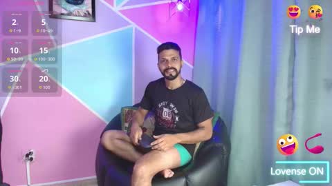 Max  Ashley online show from 11/30/25, 01:04