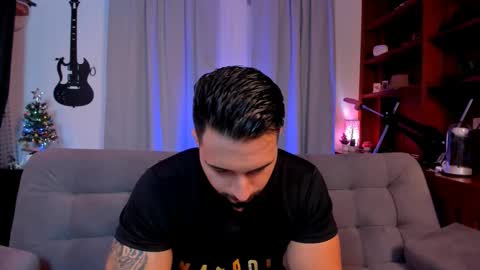 Snapshot of max_dic1 chatting on 12/08/24, 10:36 max D. online show from 12/08/24, 10:36