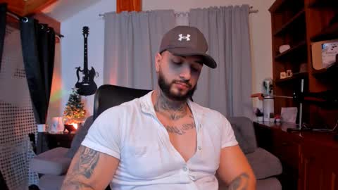 Snapshot of max_dic1 chatting on 12/21/24, 02:30 max D. online show from 12/21/24, 02:30