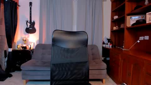 Snapshot of max_dic1 chatting on 01/29/25, 02:09 max D. online show from 01/29/25, 02:09