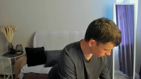 Max online show from 09/17/25, 04:47