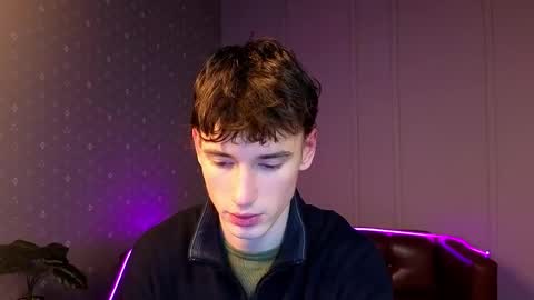 Snapshot of max_foks chatting on 12/23/25, 10:35 Max online show from 12/23/25, 10:35