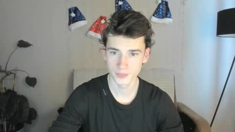 Snapshot of max_foks chatting on 01/06/26, 06:39 Max online show from 01/06/26, 06:39