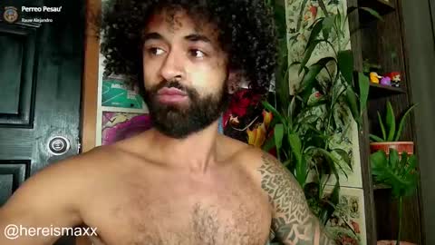 Snapshot of max_greenn chatting on 01/01/25, 03:23 Max Follow me IGX hereismaxx online show from 01/01/25, 03:23
