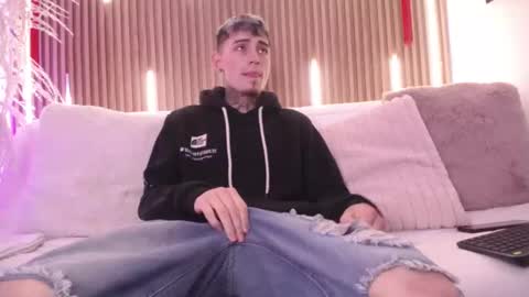 Max online show from 02/15/26, 12:36