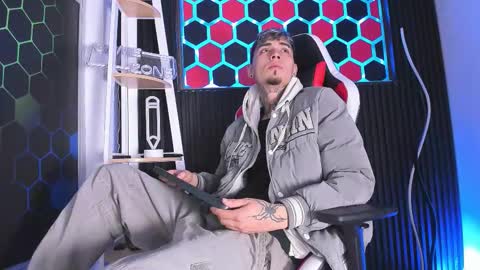 Max online show from 03/17/26, 03:44