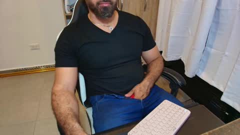 Snapshot of max_love25 chatting on 03/08/26, 04:27 max_love25 online show from 03/08/26, 04:27