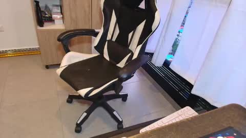 Snapshot of max_love25 chatting on 03/18/26, 10:46 max_love25 online show from 03/18/26, 10:46