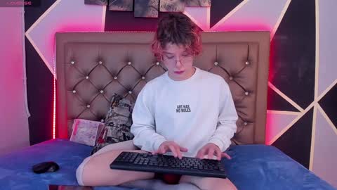 Snapshot of max_lover1 chatting on 01/08/25, 03:39 Max lover1 online show from 01/08/25, 03:39