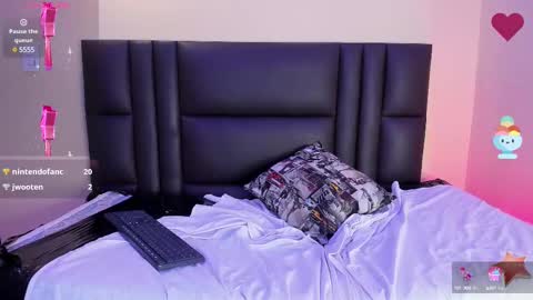 Snapshot of max_lover1 chatting on 02/13/25, 10:43 Max lover1 online show from 02/13/25, 10:43