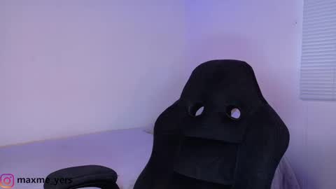 Snapshot of max_meyer chatting on 10/21/25, 10:21 max_meyer online show from 10/21/25, 10:21