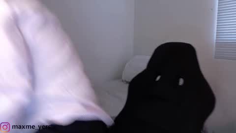 Snapshot of max_meyer chatting on 10/24/25, 09:33 max_meyer online show from 10/24/25, 09:33