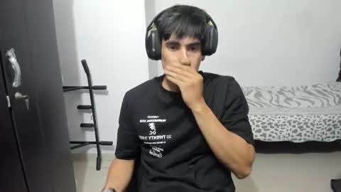 Snapshot of max_miller66 chatting on 09/21/25, 02:13 Max online show from 09/21/25, 02:13