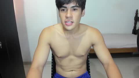 Snapshot of max_miller66 chatting on 10/22/25, 04:40 Max online show from 10/22/25, 04:40