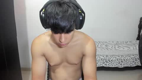 Snapshot of max_miller66 chatting on 11/08/25, 12:27 Max online show from 11/08/25, 12:27