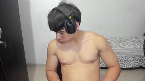 Snapshot of max_miller66 chatting on 11/17/25, 02:28 Max online show from 11/17/25, 02:28