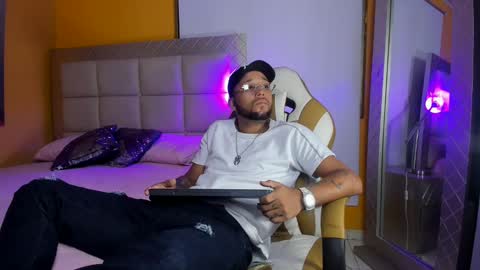 max_sexyhot26 online show from 02/10/25, 05:36