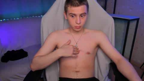 Snapshot of max_sm1th chatting on 03/12/25, 07:17 Max online show from 03/12/25, 07:17