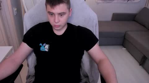 Snapshot of max_sm1th chatting on 12/16/25, 07:24 Max online show from 12/16/25, 07:24