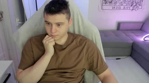 Max online show from 02/17/26, 06:54