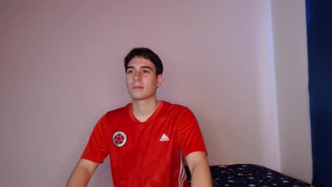 Snapshot of max_snow1616 chatting on 12/18/25, 04:02 max_snow1616 online show from 12/18/25, 04:02