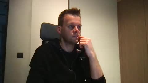 Snapshot of max_straight_1 chatting on 12/06/24, 07:43 Max take off clothes online show from 12/06/24, 07:43