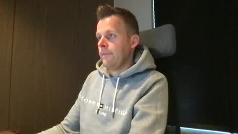 Snapshot of max_straight_1 chatting on 01/28/25, 07:43 Max take off clothes online show from 01/28/25, 07:43