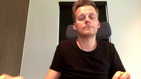 Snapshot of max_straight_1 chatting on 02/20/25, 02:24 Max take off clothes online show from 02/20/25, 02:24