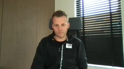 Snapshot of max_straight_1 chatting on 03/11/25, 08:41 Max take off clothes online show from 03/11/25, 08:41