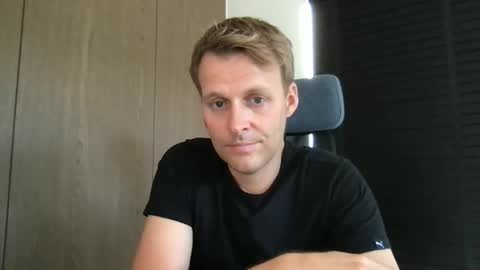 Snapshot of max_straight_1 chatting on 09/16/25, 08:04 Max take off clothes online show from 09/16/25, 08:04