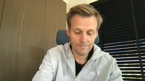 Snapshot of max_straight_1 chatting on 09/22/25, 07:21 Max take off clothes online show from 09/22/25, 07:21