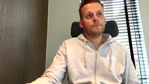 Snapshot of max_straight_1 chatting on 11/03/25, 02:07 Max take off clothes online show from 11/03/25, 02:07