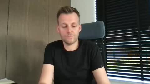 Max take off clothes online show from 11/06/25, 08:48