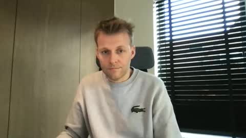 Max take off clothes online show from 11/21/25, 09:52