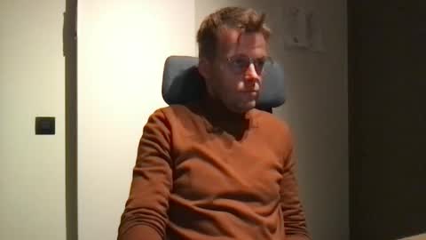 Max take off clothes online show from 01/05/26, 06:55