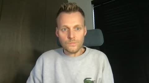 Max take off clothes online show from 02/12/26, 11:49