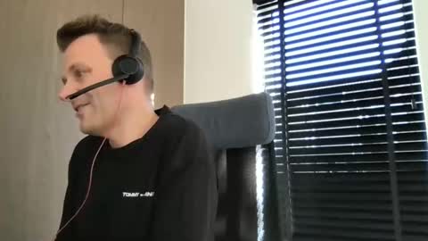 Snapshot of max_straight_1 chatting on 03/05/26, 09:49 Max take off clothes online show from 03/05/26, 09:49