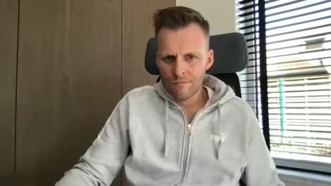 Snapshot of max_straight_1 chatting on 03/16/26, 01:26 Max take off clothes online show from 03/16/26, 01:26