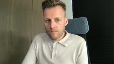 Snapshot of max_straight_1 chatting on 03/20/26, 12:21 Max take off clothes online show from 03/20/26, 12:21