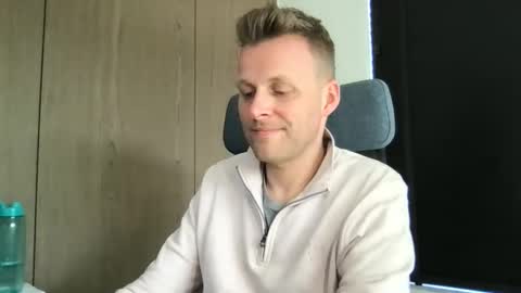 Snapshot of max_straight_1 chatting on 03/23/26, 01:15 Max take off clothes online show from 03/23/26, 01:15