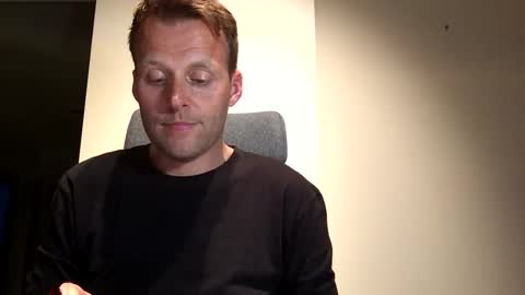 Snapshot of max_straight_1 chatting on 04/16/26, 07:25 Max take off clothes online show from 04/16/26, 07:25