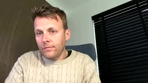 Snapshot of max_straight_1 chatting on 04/21/26, 07:47 Max take off clothes online show from 04/21/26, 07:47