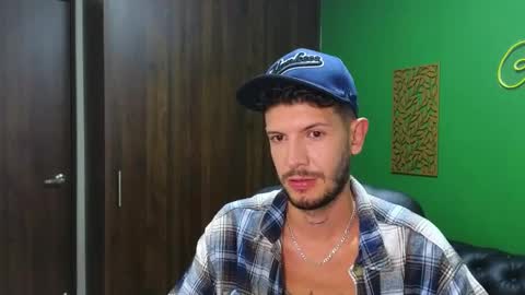 Snapshot of max_tayloor chatting on 12/19/24, 01:39 Max Taylor online show from 12/19/24, 01:39