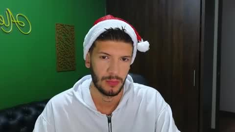 Snapshot of max_tayloor chatting on 12/24/24, 01:17 Max Taylor online show from 12/24/24, 01:17