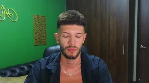 Snapshot of max_tayloor chatting on 12/25/24, 06:31 Max Taylor online show from 12/25/24, 06:31