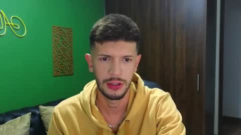 Snapshot of max_tayloor chatting on 12/26/24, 01:40 Max Taylor online show from 12/26/24, 01:40